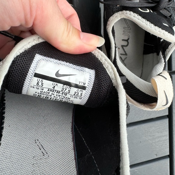Nike Air Max 270 - Picture 4 of 10